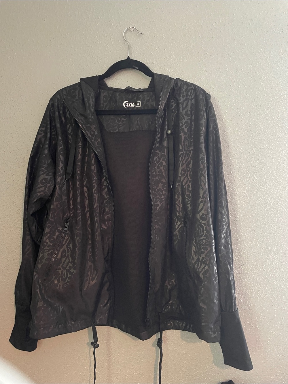 Zyla Black Gloss Leopard-Print Hooded Jacket